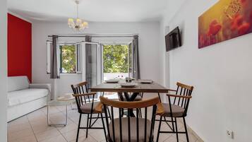 Luxury Duplex, Garden View | Living area