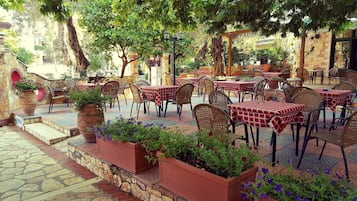 Breakfast, lunch, dinner served; Greek cuisine