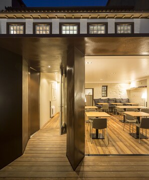 Breakfast area - Casa do Juncal (Guimarães)