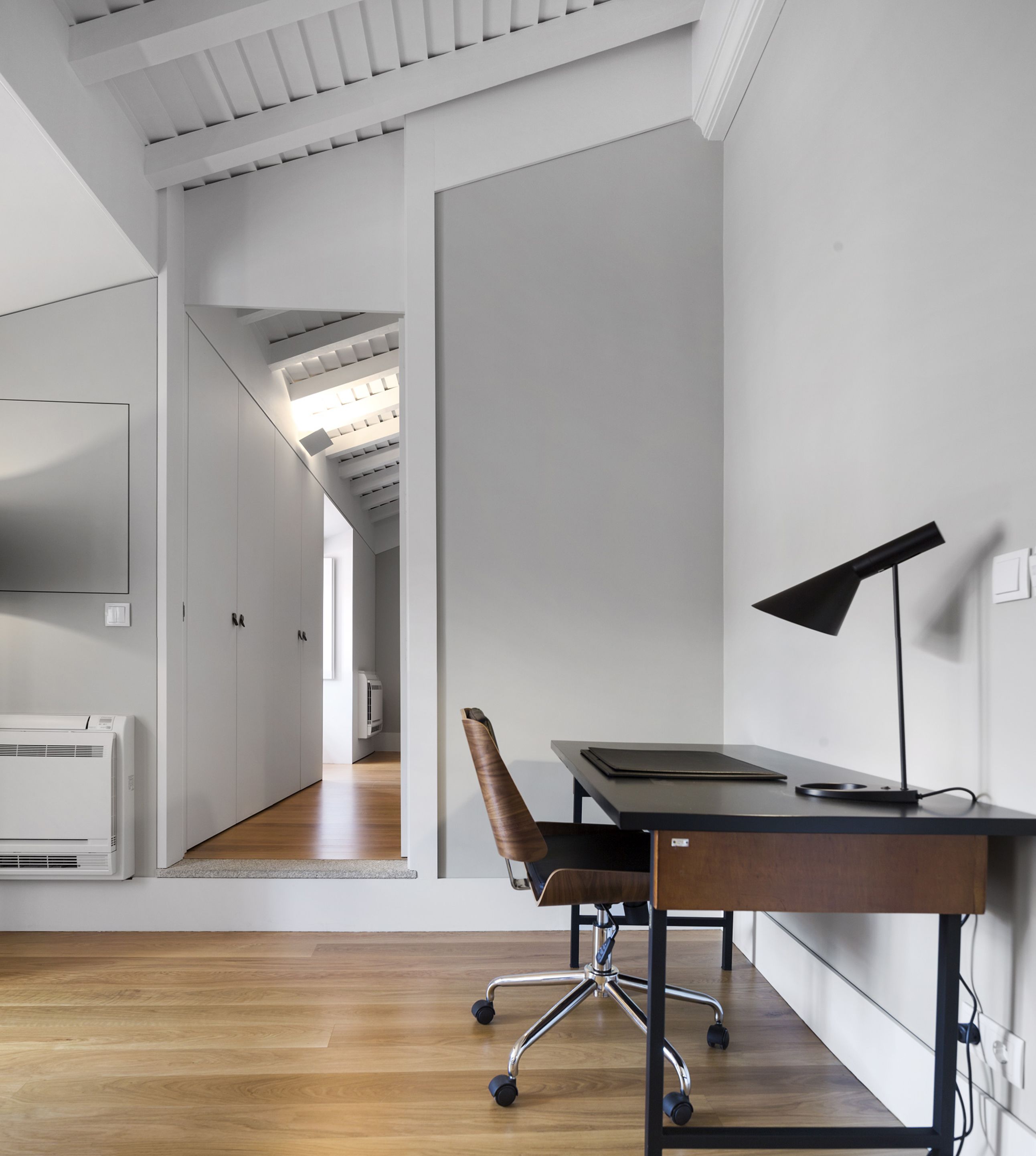 superior suite, garden view | living area | lcd tv