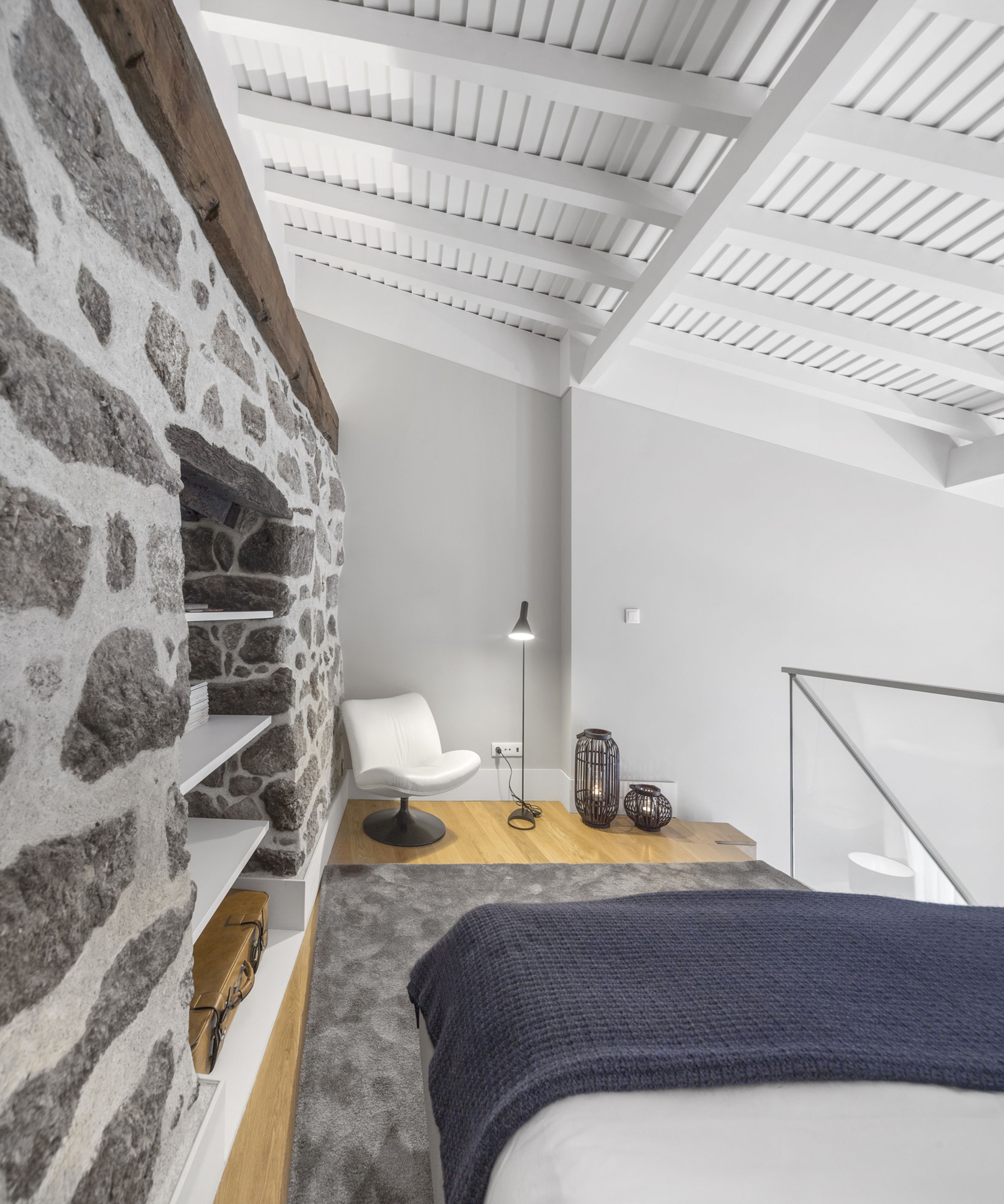 suite, balcony, city view | living room | lcd tv