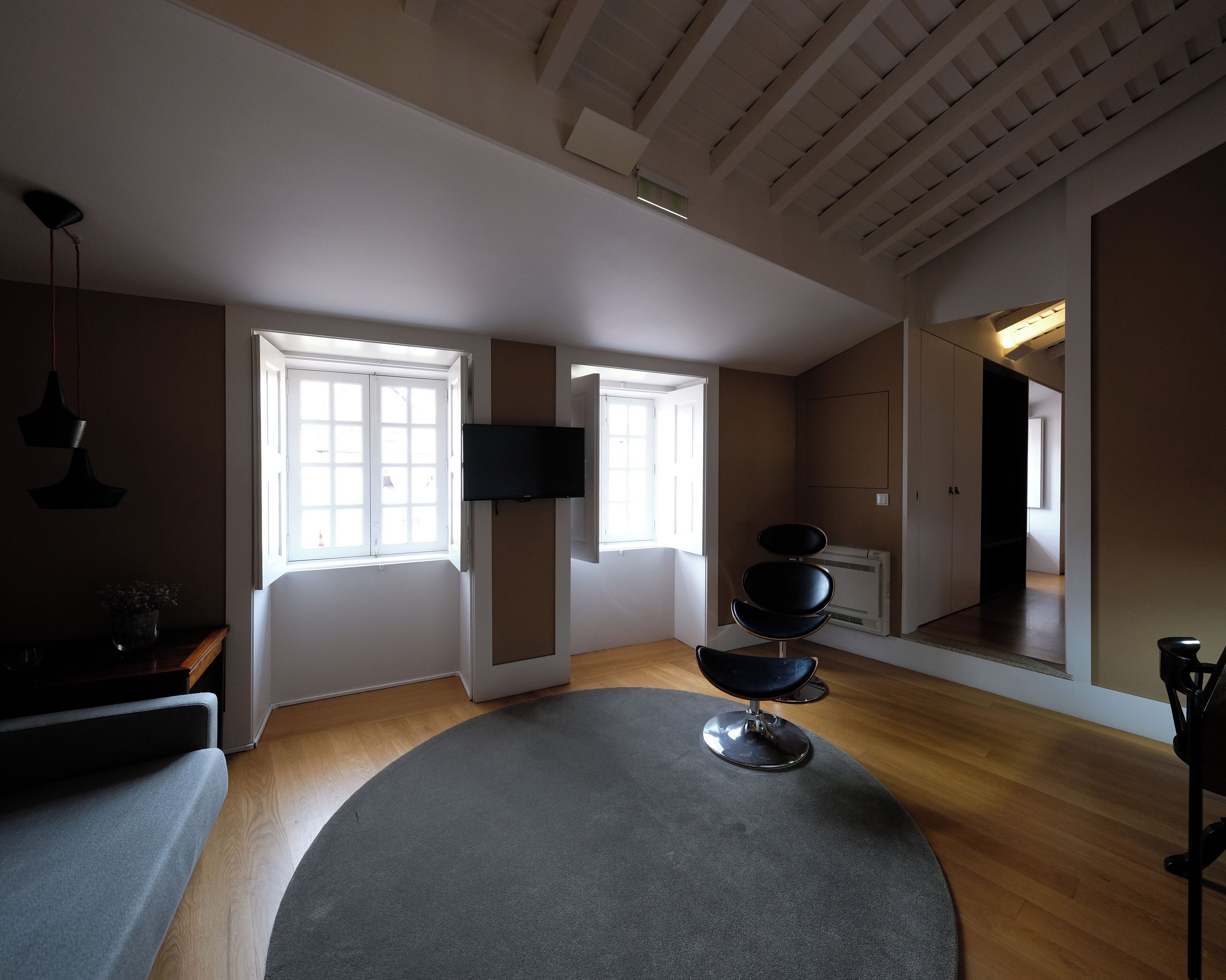 套房 | 客房內保險箱、書桌、隔音、熨斗/熨衣板