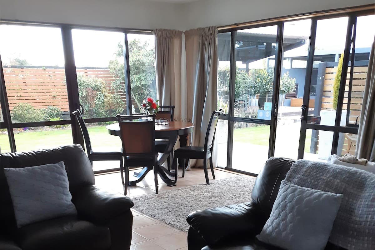 2 bedrooms, Egyptian cotton sheets, premium bedding, pillowtop beds