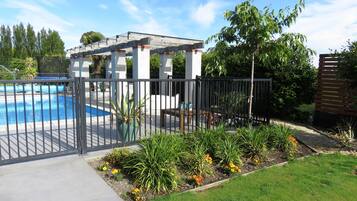 ์์ฆ๋ณ๋ก ์ด์๋๋ ์ผ์ธ ์์์ฅ, ์ผ๊ด์ ์์