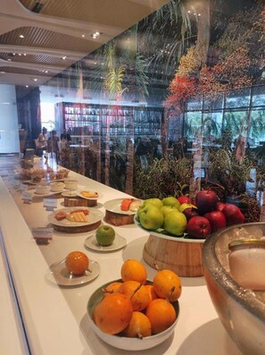 อาหารเช้าปรุงตามสั่งทุกวัน (คิดค่าบริการ)