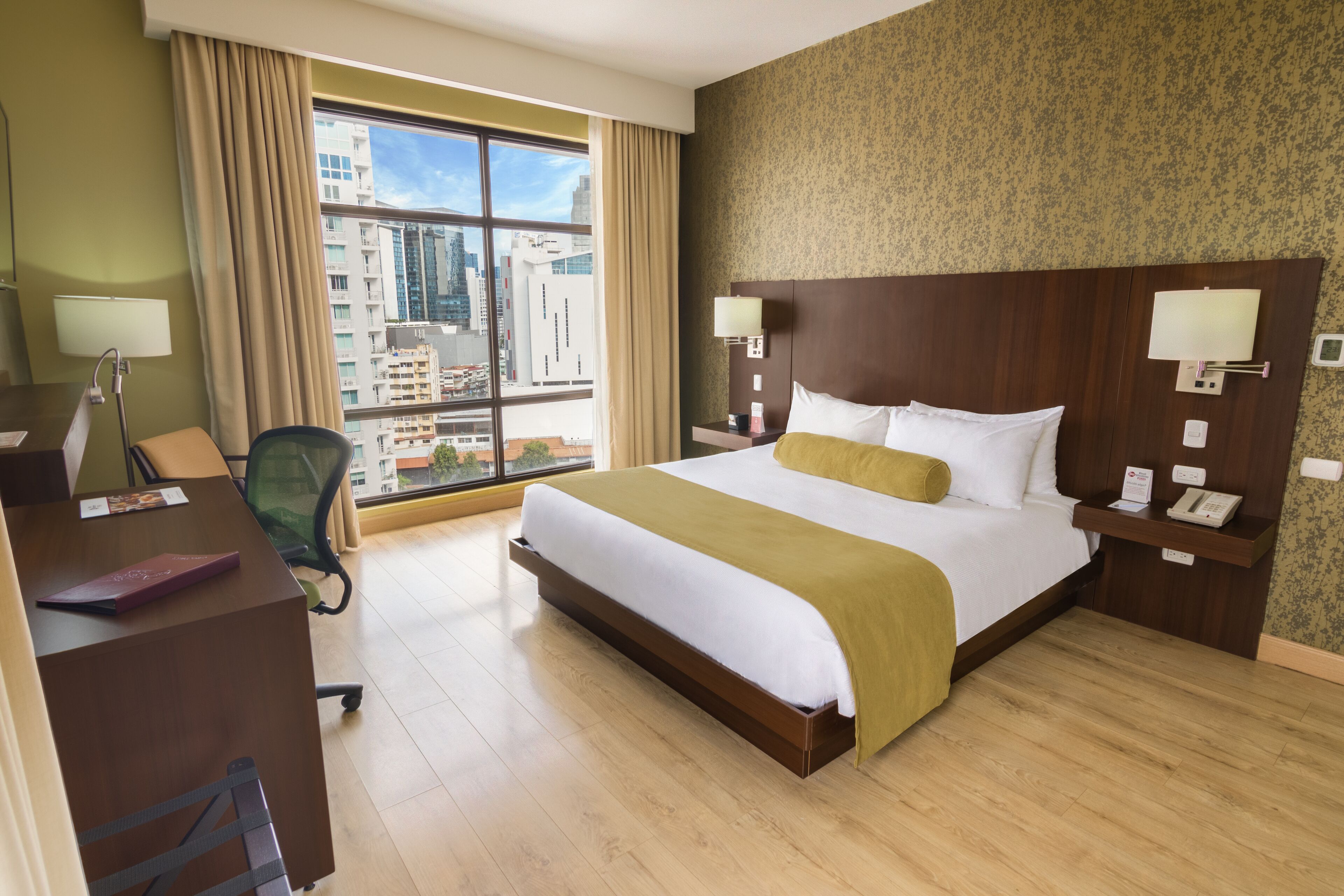 suite, 1 king bed, non smoking | minibar, in-room safe, desk, laptop workspace