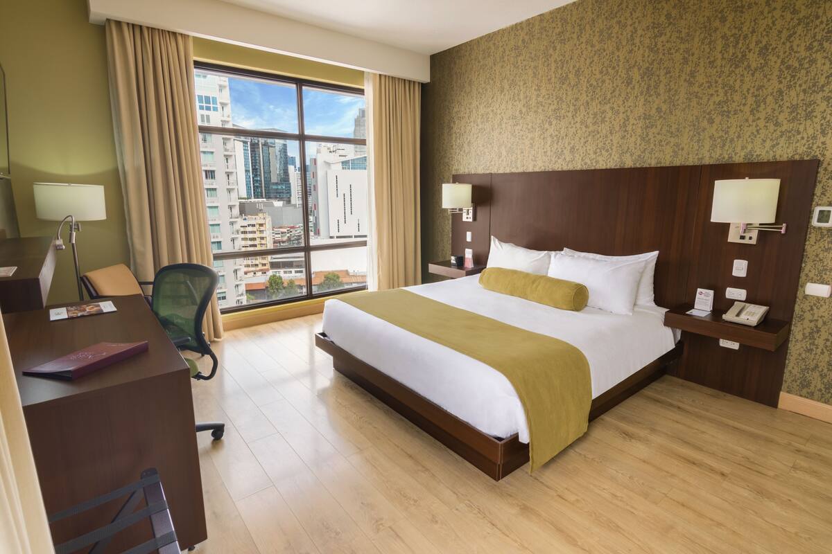 suite, 1 king bed, non smoking | minibar, in-room safe, desk, laptop workspace