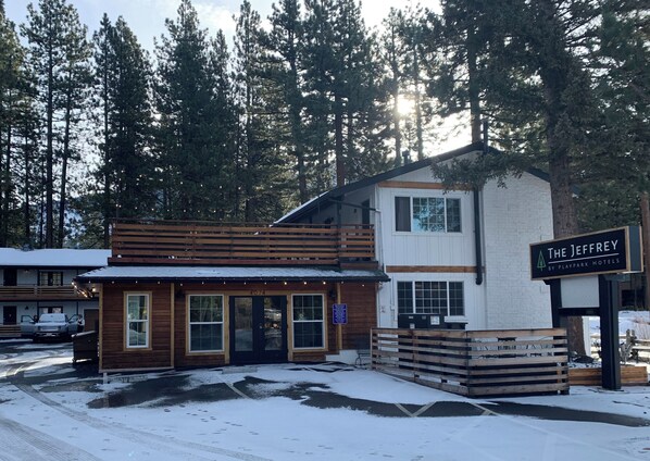 ด้านหน้าที่พัก