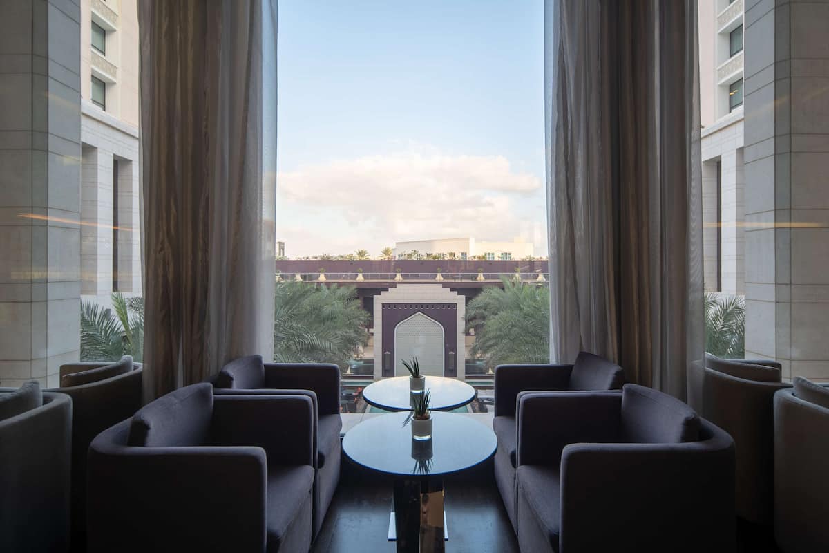 3 restaurants, breakfast, lunch, dinner served; american cuisine