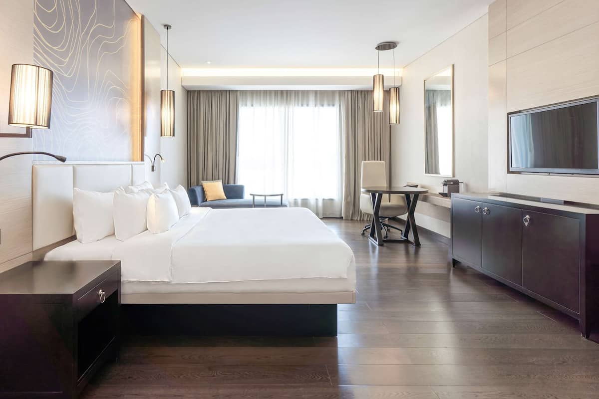 1 bedroom, premium bedding, down duvets, minibar