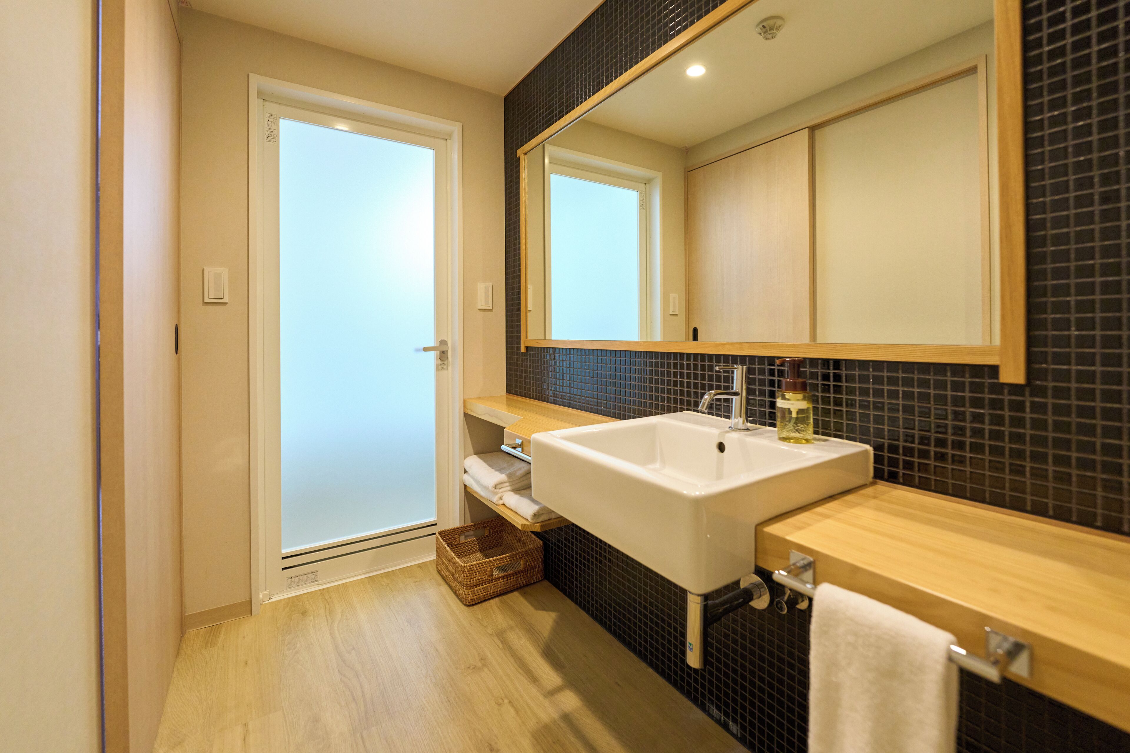 japanese-western style room, non smoking | bathroom | combined shower/bathtub, free toiletries, hair dryer, bathrobes