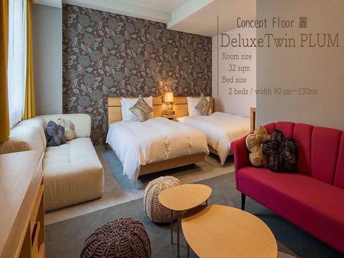 1 bedroom, desk, blackout curtains, soundproofing