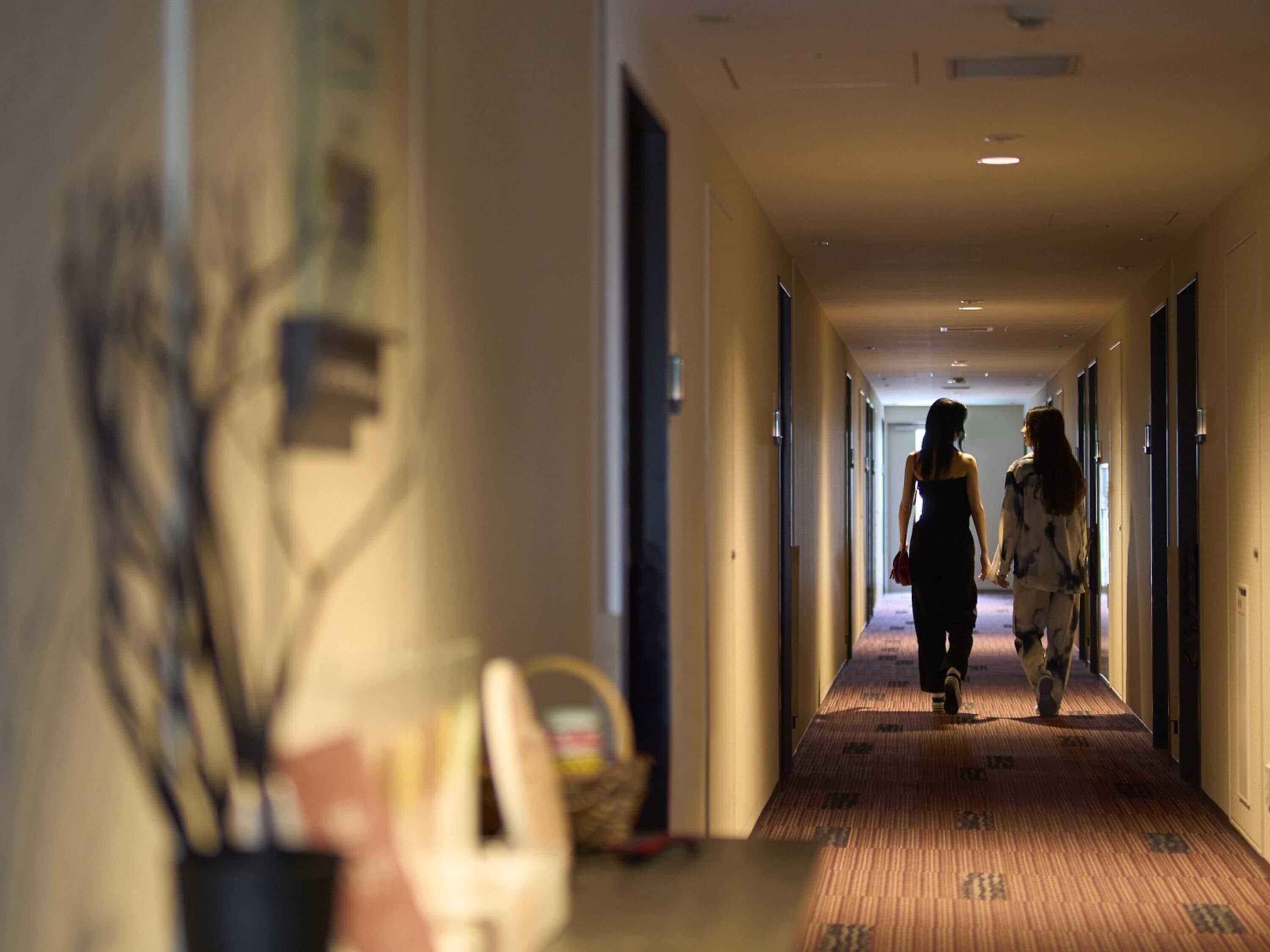 1 bedroom, desk, blackout curtains, soundproofing