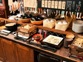 Daily self-serve breakfast (JPY 2000 per person)