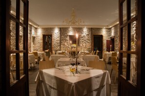 Mittagessen, Abendessen, lokale Küche, Blick auf den Garten