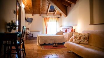 Habitación doble Deluxe | Escritorio, wifi gratis y acceso para silla de ruedas