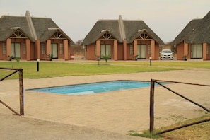 2 piscines a l'aire lliure
