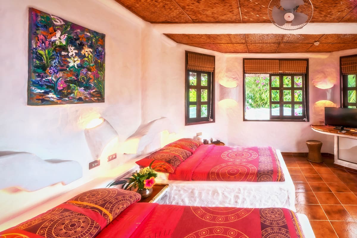 Chambre, terrasse | Minibar, coffre-fort, bureau, accès au Wi-Fi (inclus)