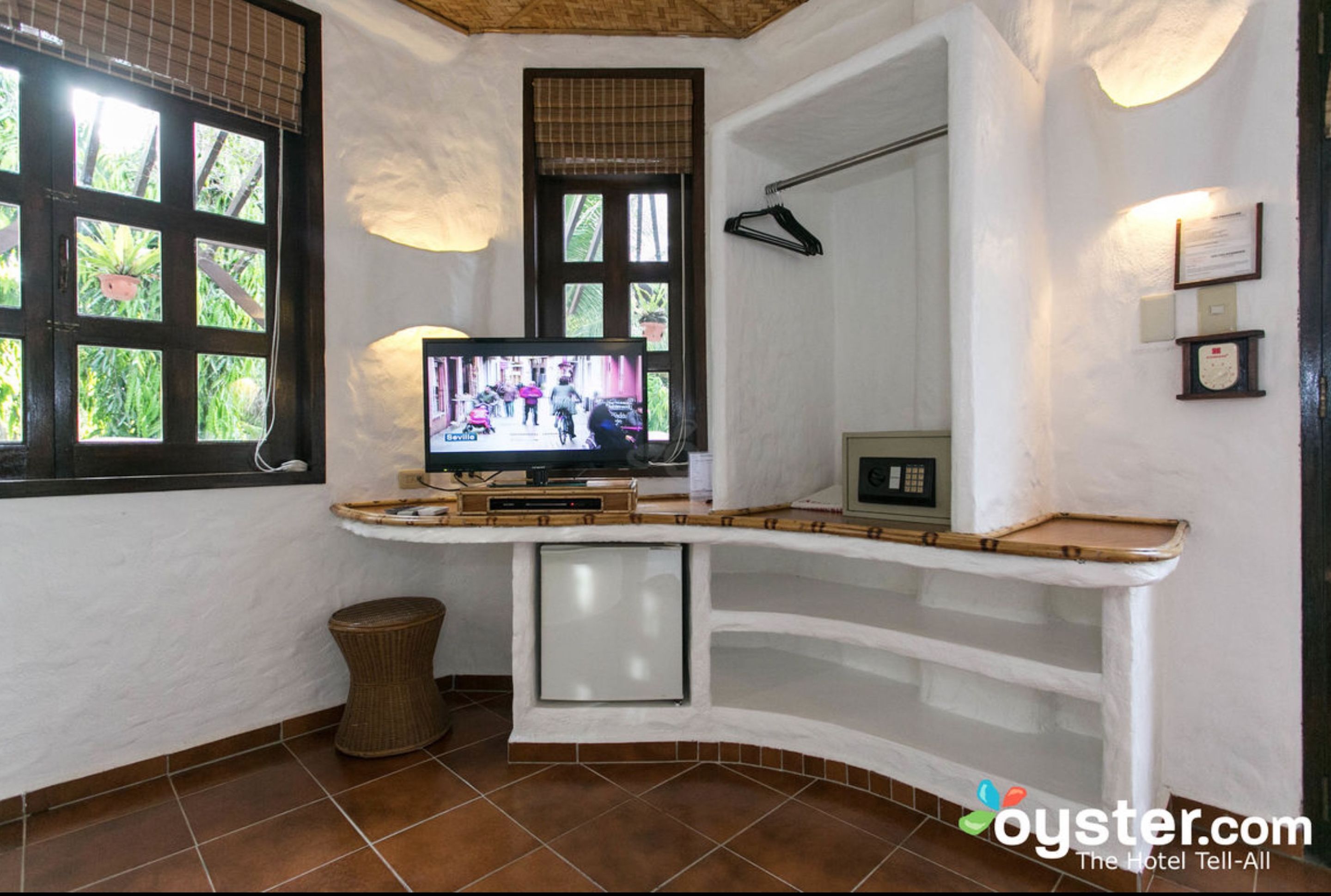 minibar, in-room safe, individually decorated, individually furnished