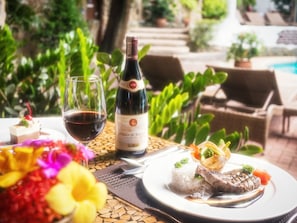 Outdoor dining - Atlantis Dive Resort Puerto Galera (Puerto Galera)