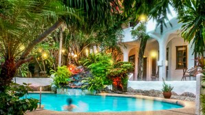 Outdoor pool - Atlantis Dive Resort Puerto Galera (Puerto Galera)