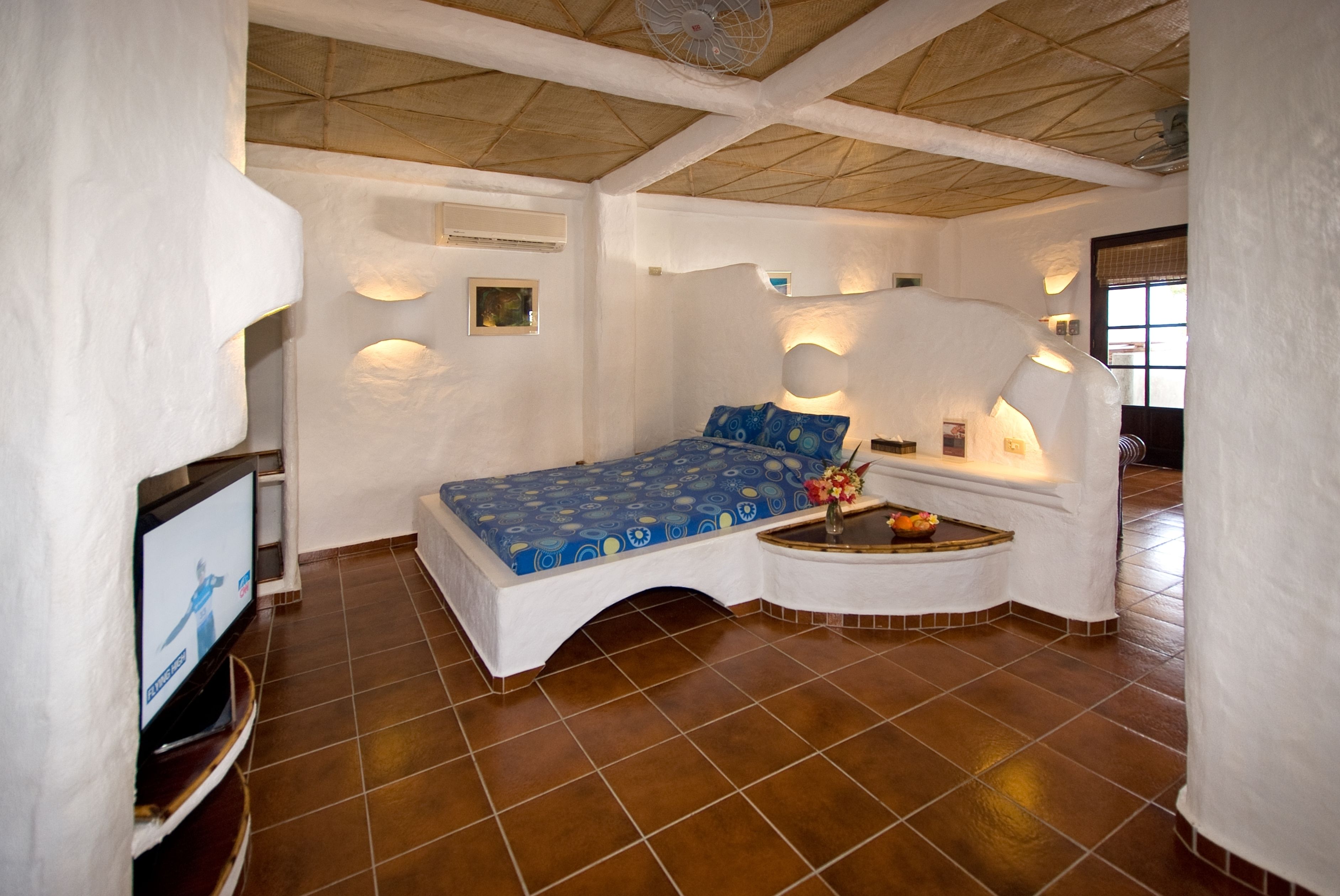 suite | minibar, in-room safe, individually decorated, individually furnished