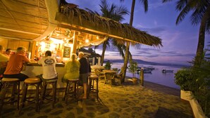 Beach bar - Atlantis Dive Resort Puerto Galera (Puerto Galera)