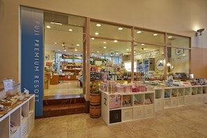 Gift shop - Fuji Premium Resort (Fujikawaguchiko)