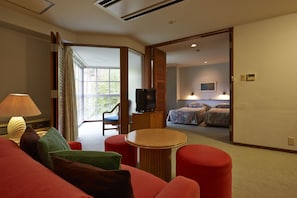 Familjerum - 2 sovrum (Spor:Sion, No Pet Permitted) | Vardagsrum | Tv och ett bordtennisbord