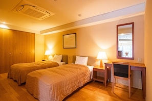 Deluxe Quadruple Room, 2 Bedrooms, Non Smoking, No Pet Permitted | 2 bedrooms, free WiFi, bed sheets