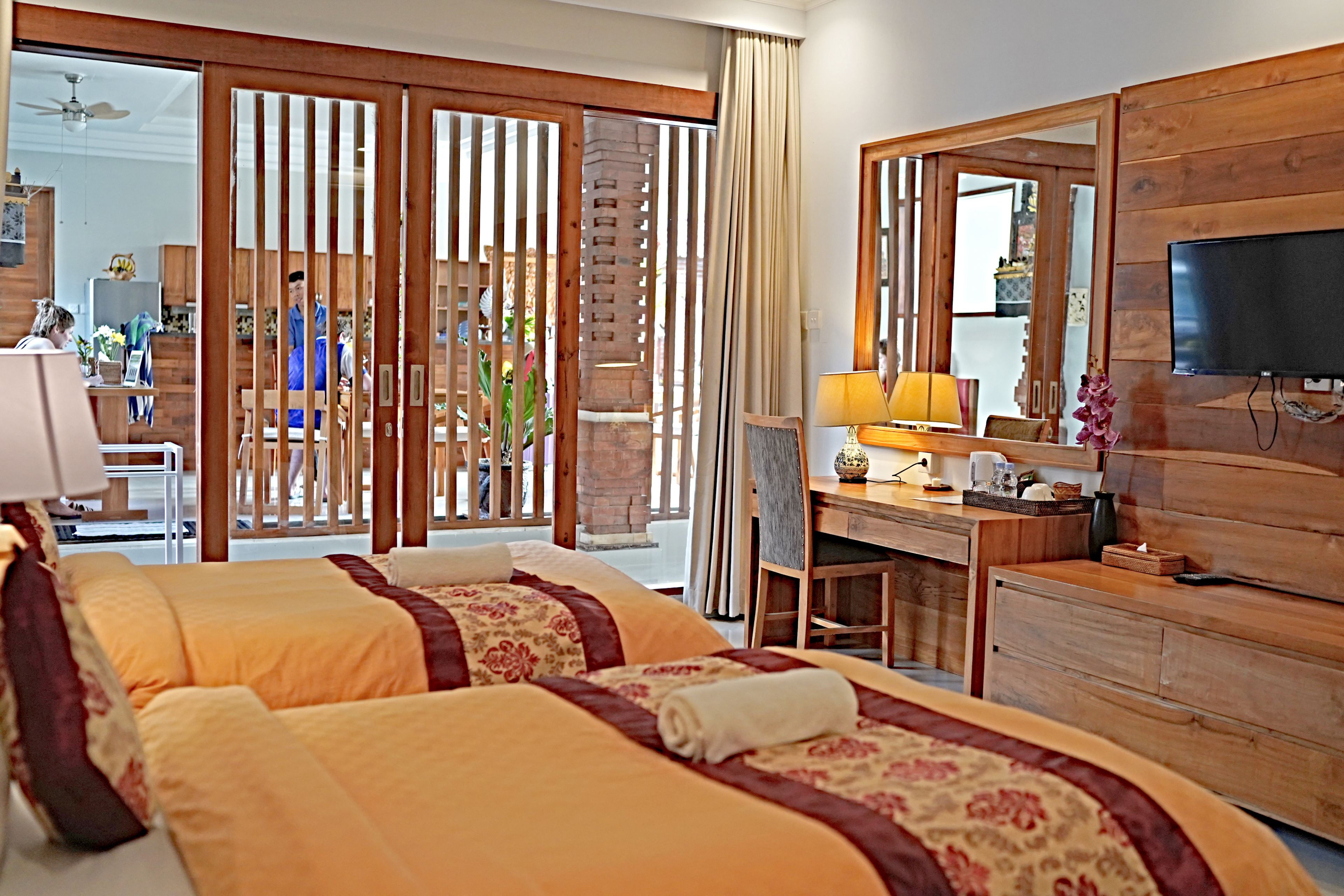 deluxe room | 1 bedroom, in-room safe, desk, blackout curtains