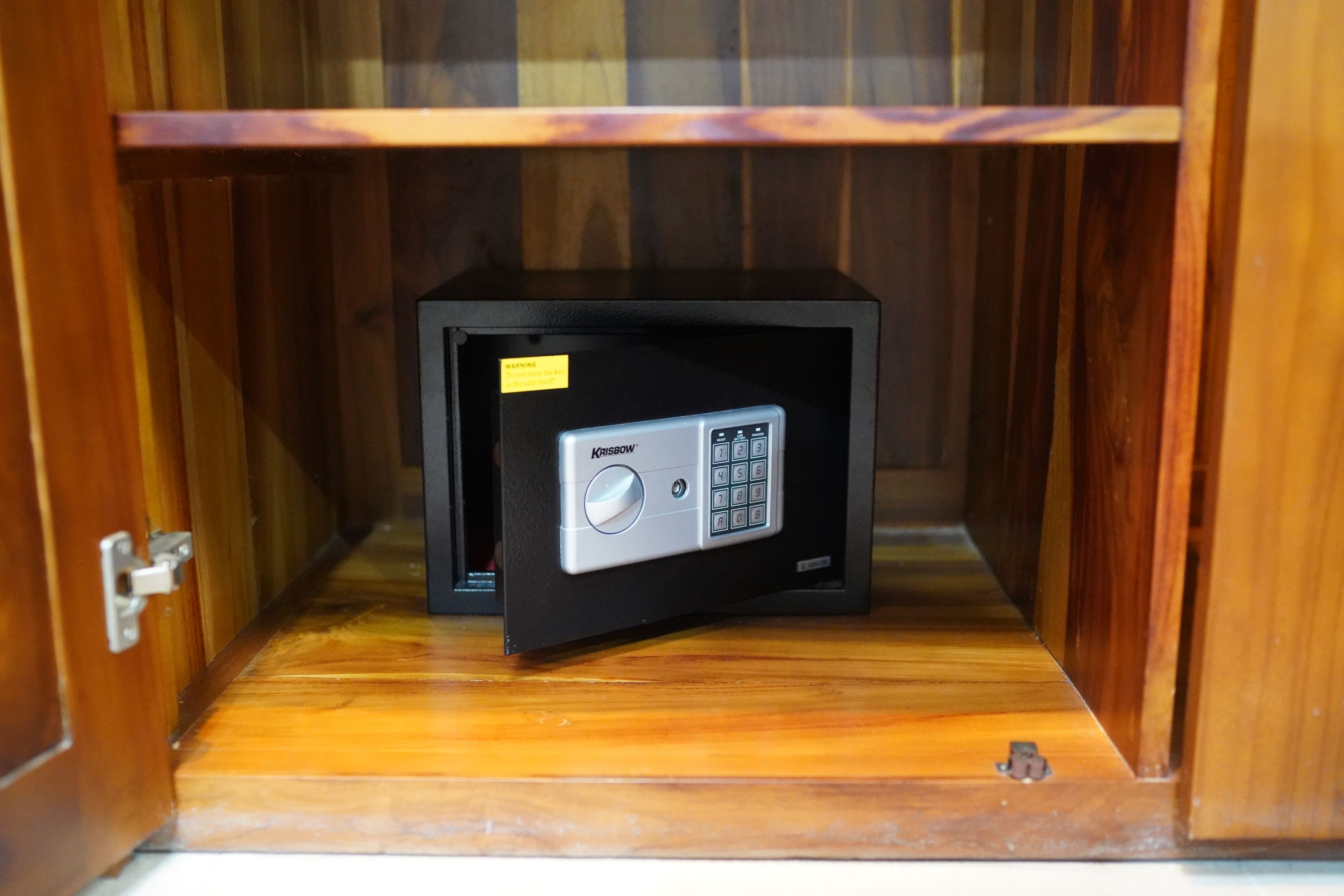 exclusive double room | 1 bedroom, in-room safe, desk, blackout curtains