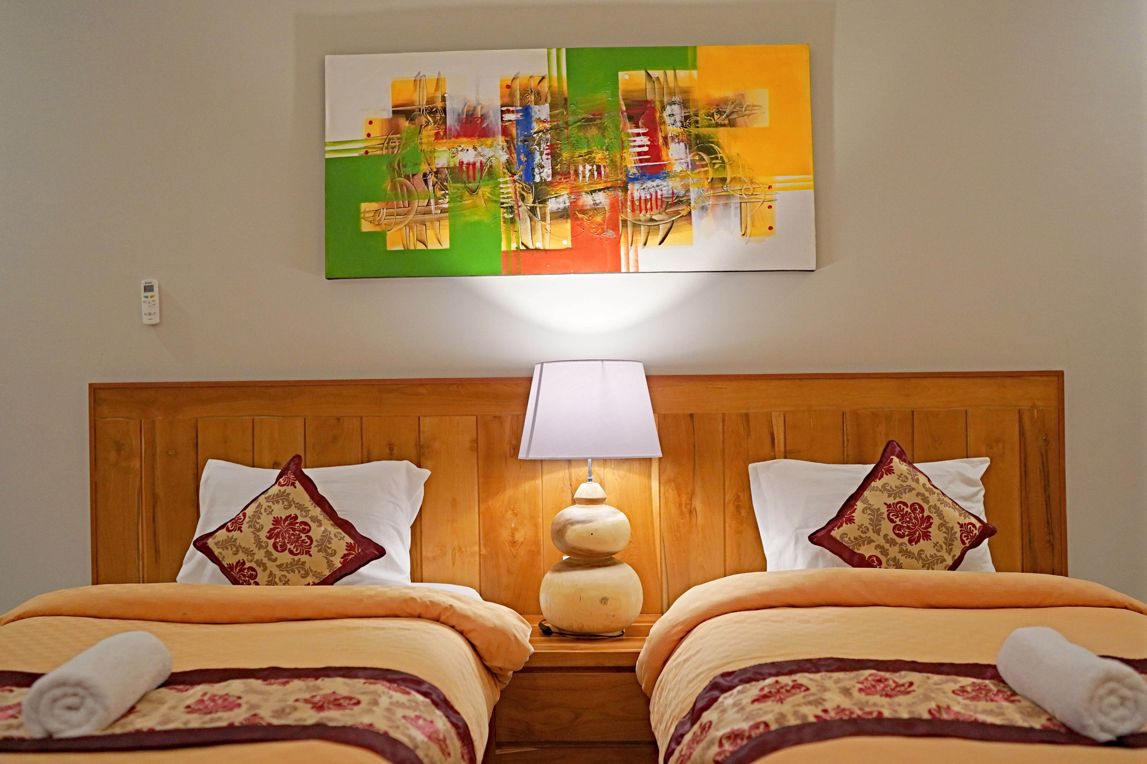 deluxe room | 1 bedroom, in-room safe, desk, blackout curtains