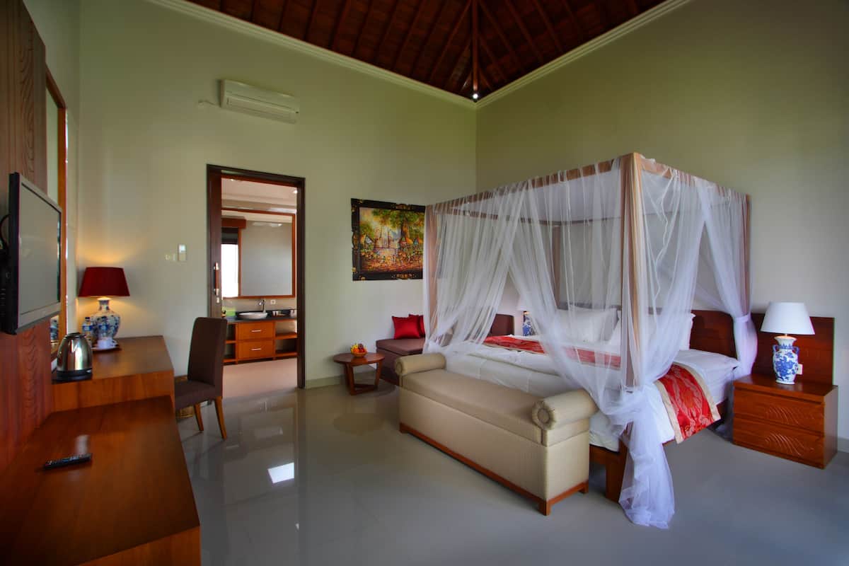 In-room safe, desk, blackout curtains, free WiFi