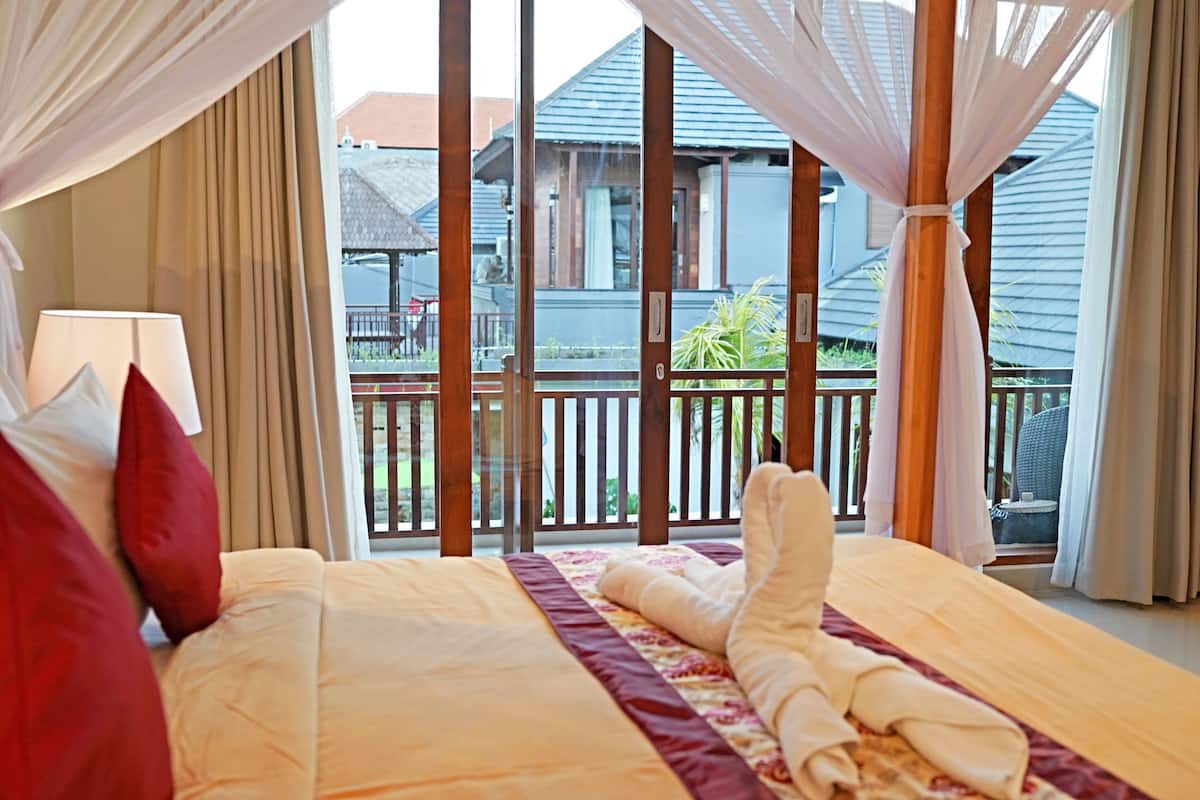 Tallelokero huoneessa, työpöytä, pimennysverhot, ilmainen Wi-Fi