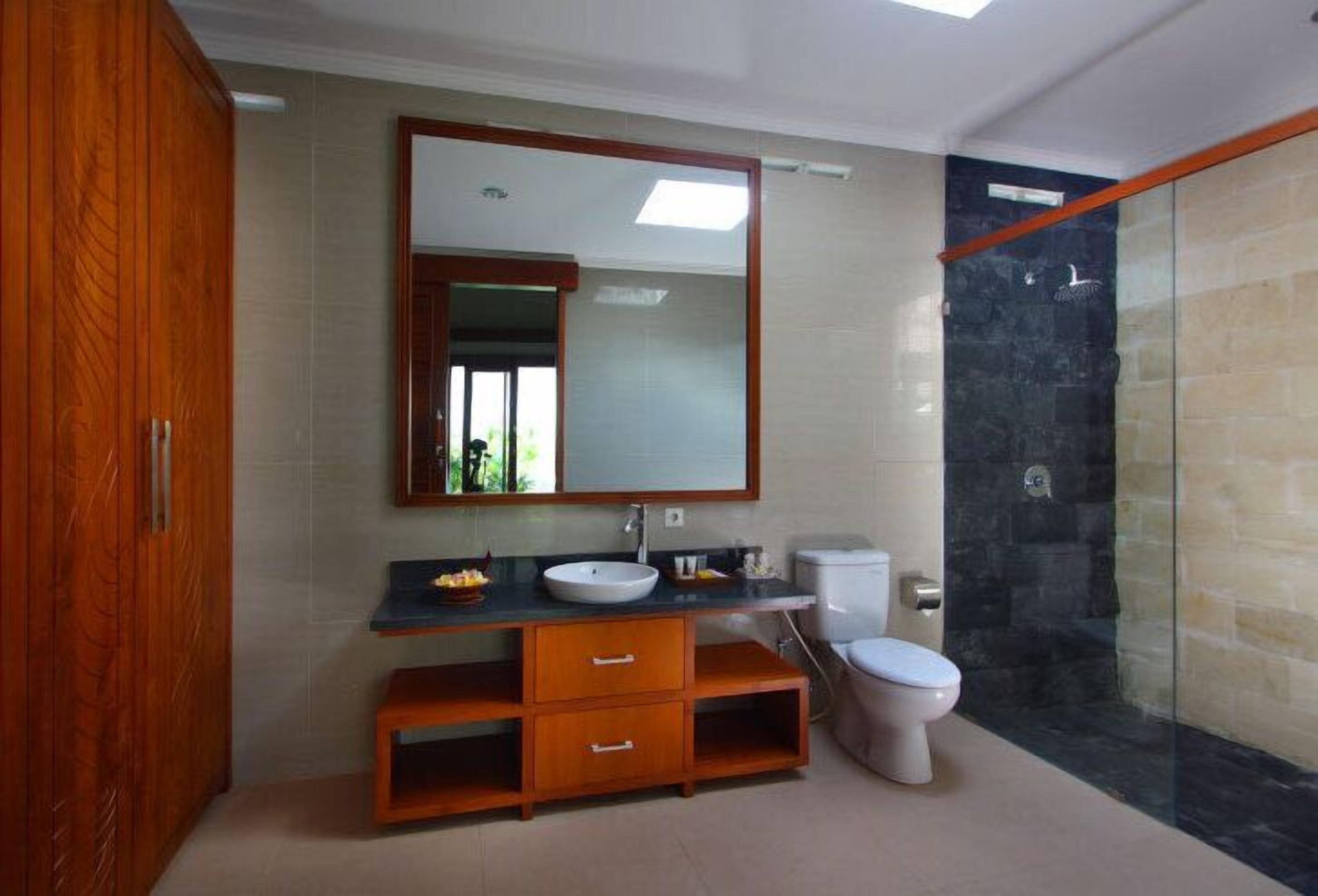 shower, free toiletries, hair dryer, bathrobes