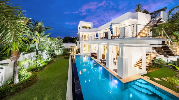 A modern house with a swimming pool, a covered outdoor area, and a staircase leading to a second floor. - Villas In Pattaya (Pattaya)