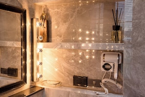 Grand Villa, Multiple Bedrooms, Sauna | Bathroom