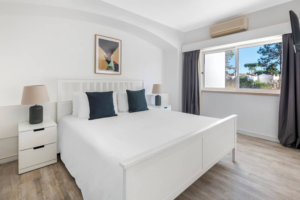 Family Apartment, 2 Bedrooms | 2 bedrooms, in-room safe, iron/ironing board, free cribs/infant beds