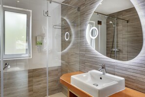 Premium-Apartment, 2 Schlafzimmer | Badezimmer | Umweltfreundliche Kosmetikartikel, Haartrockner, Handtücher