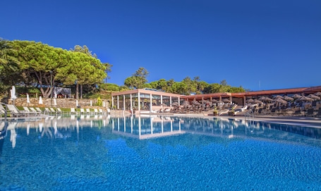 Indoor pool, 2 outdoor pools, pool umbrellas, sun loungers