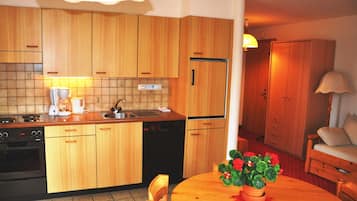 Apartment, 1 Bedroom, Balcony (Mönch) | Private kitchen | Fridge, microwave, oven, stovetop