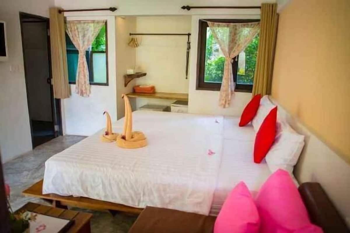 Cortinas blackout, cunas, camas extra y wifi gratis