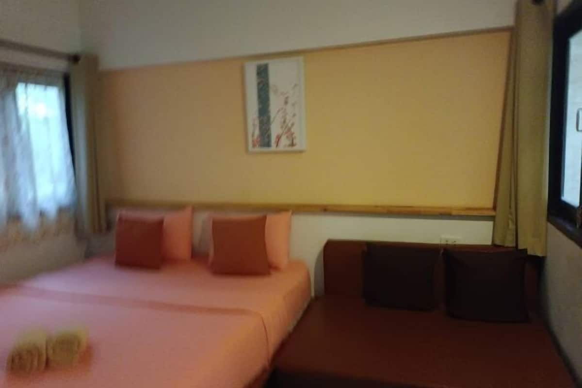 Verdunkelungsvorhänge, Babybetten, Zustellbetten, kostenloses WLAN