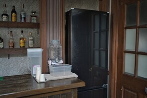 Living area - Iza Kamakura Guest House & Bar - Hostel (Kamakura)