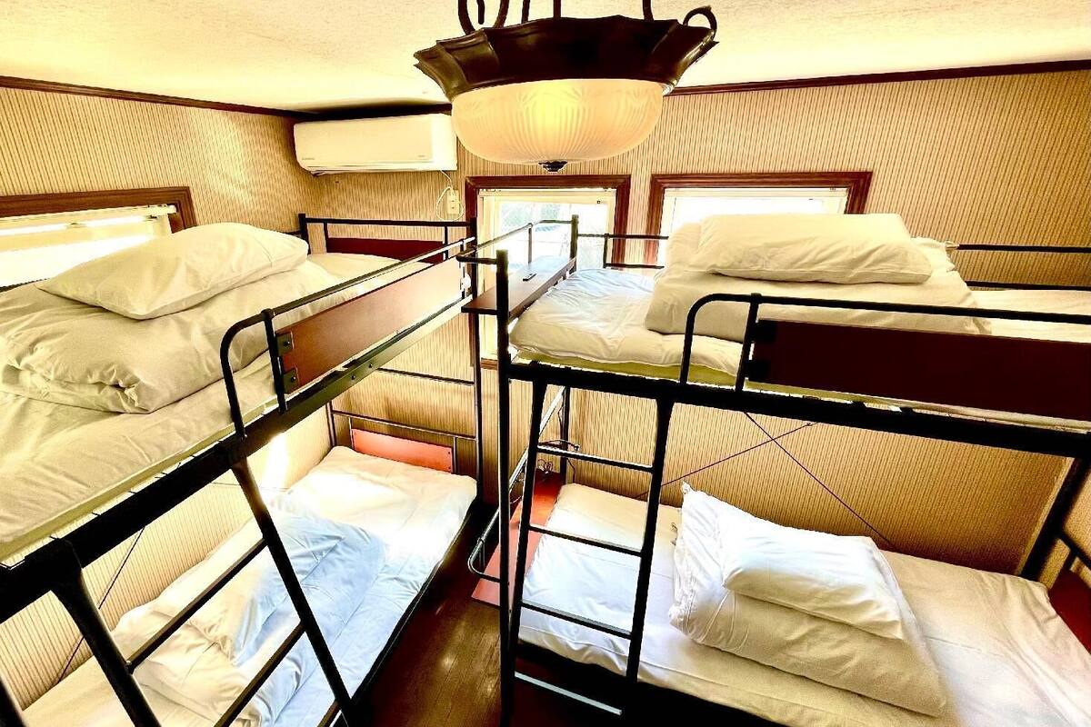 Caja fuerte, wifi gratis, ropa de cama