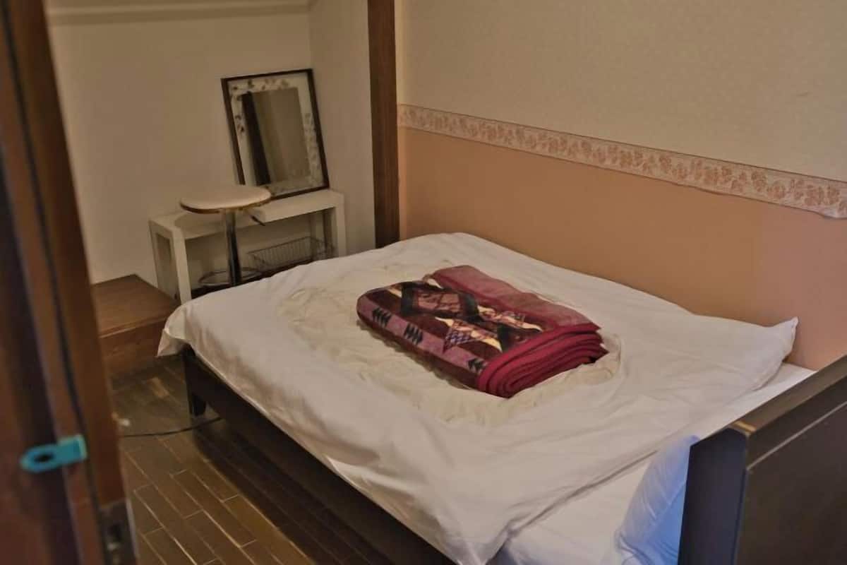 Värdeförvaringsskåp på rummet, gratis wi-fi och sängkläder