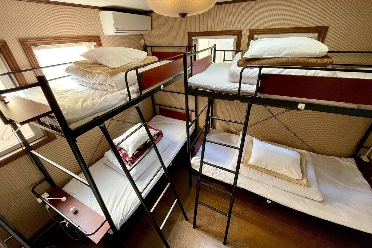 Caja fuerte, wifi gratis, ropa de cama