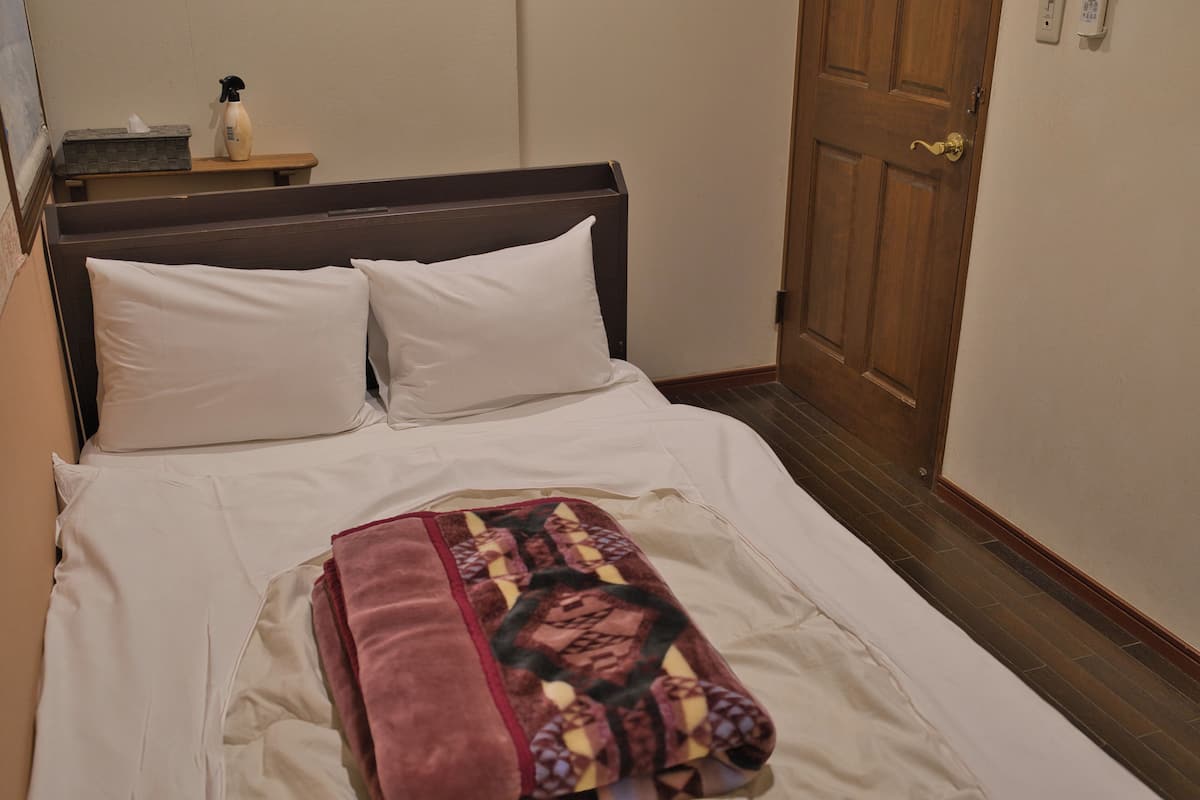 Economy Double Room, 1 Double Bed | In-room safe, free WiFi, bed sheets