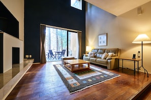 Televisión de pantalla plana, mesa de ping pong